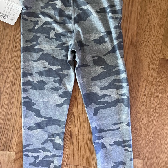 NWT ATHLETA GIRL PRINTED CHIT CHAT CAPRI L/12 - Picture 4 of 6